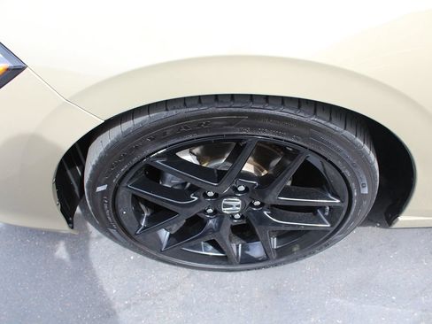 Used 2025 Honda Civic Sport image 11