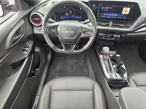 Used 2025 Chevrolet Trax RS image 12