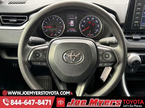 Used 2022 Toyota RAV4 LE image 15