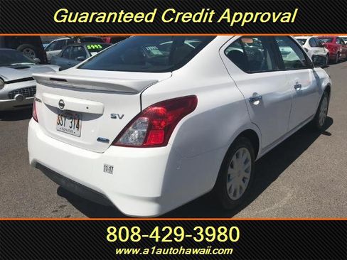 Used 2016 Nissan Versa SV FWD image 3
