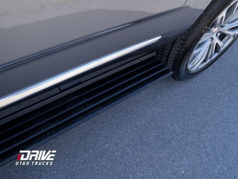 Used 2021 GMC Yukon XL Denali w/ Denali Premium Package image 18