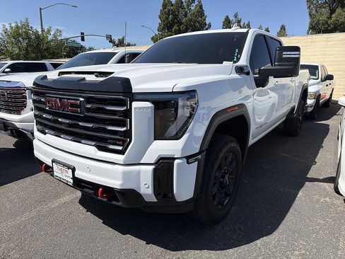Used 2025 GMC Sierra 2500 AT4 AWD/4WD image 2