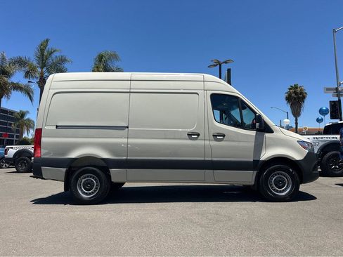 Used 2023 Mercedes-Benz Sprinter 2500 image 40