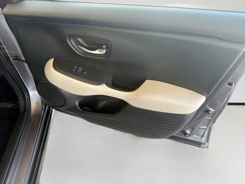 Used 2025 Honda HR-V LX image 32