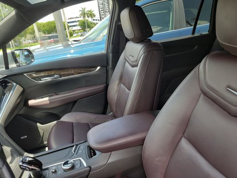Used 2021 Cadillac XT6 Premium Luxury FWD image 16