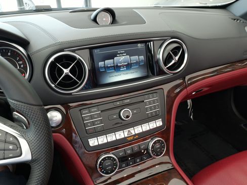 Used 2018 Mercedes-Benz SL 550 image 37