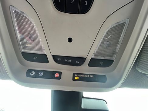 Used 2016 Chevrolet Impala LT w/ Convenience Package image 24