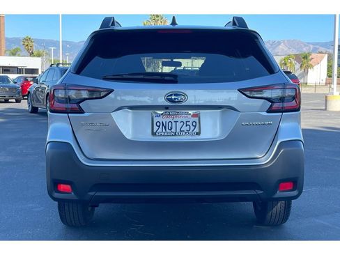 Used 2025 Subaru Outback Premium image 4