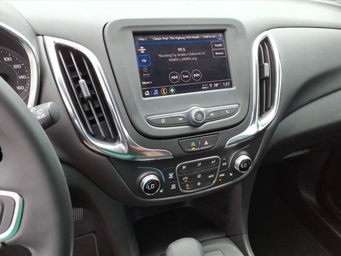 Used 2024 Chevrolet Equinox LT FWD image 28