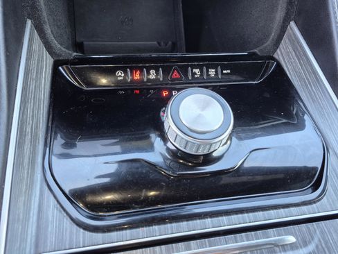 Used 2024 Jeep Wagoneer L Series II RWD image 29