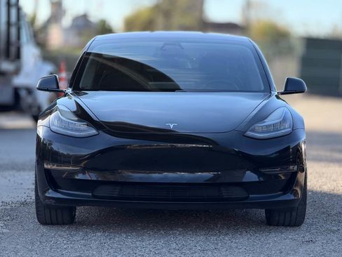 Used 2018 Tesla Model 3 Long Range image 2