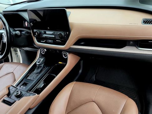 Used 2024 Toyota Grand Highlander Platinum image 16