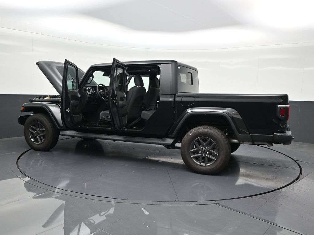 Used 2025 Jeep Gladiator Sport AWD/4WD image 33