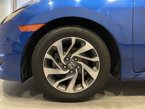 Used 2018 Honda Civic EX image 8