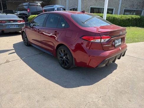 Used 2025 Toyota Corolla SE image 3