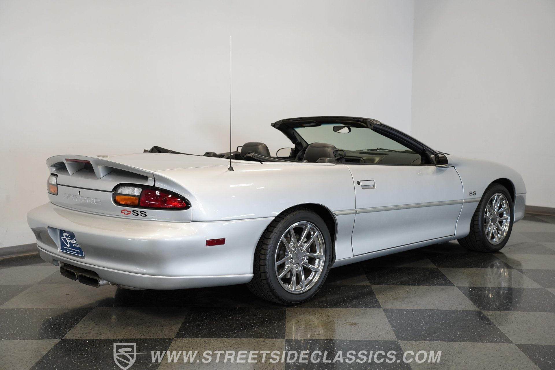 Used 2002 Chevrolet Camaro Z28 w/ SS Performance/Appearance Pkg RWD image 17
