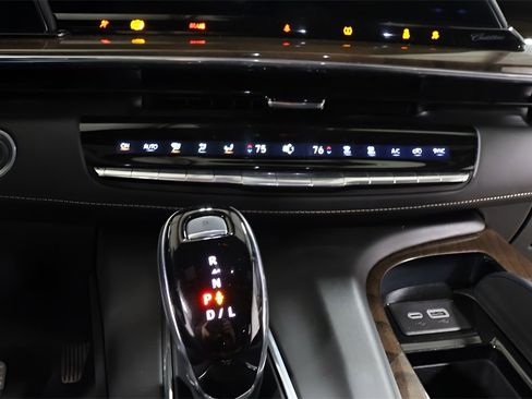 Used 2024 Cadillac Escalade ESV Sport Platinum w/ LPO, ONYX Package image 10