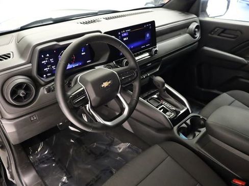 Used 2025 Chevrolet Colorado W/T w/ WT Custom Package RWD image 9