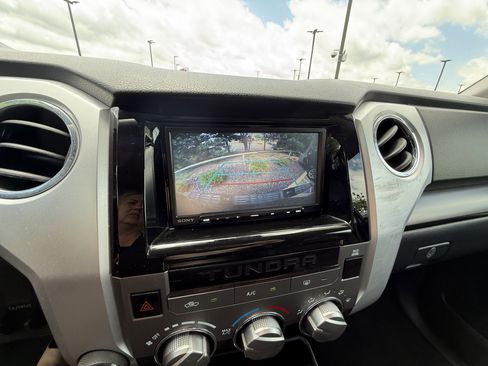 Certified 2019 Toyota Tundra SR5 AWD/4WD image 10