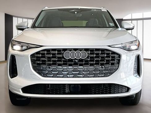 Used 2025 Audi Q5 Premium w/ Convenience Package AWD/4WD image 2