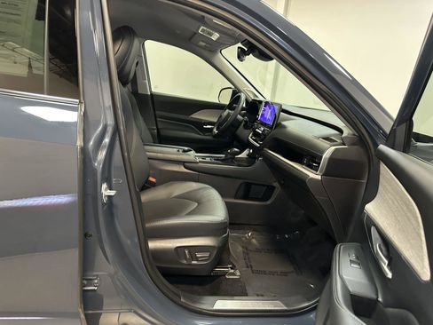 Used 2025 Toyota Grand Highlander AWD image 39