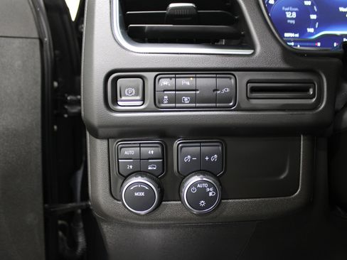 Used 2022 Chevrolet Suburban RST w/ Luxury Package image 9