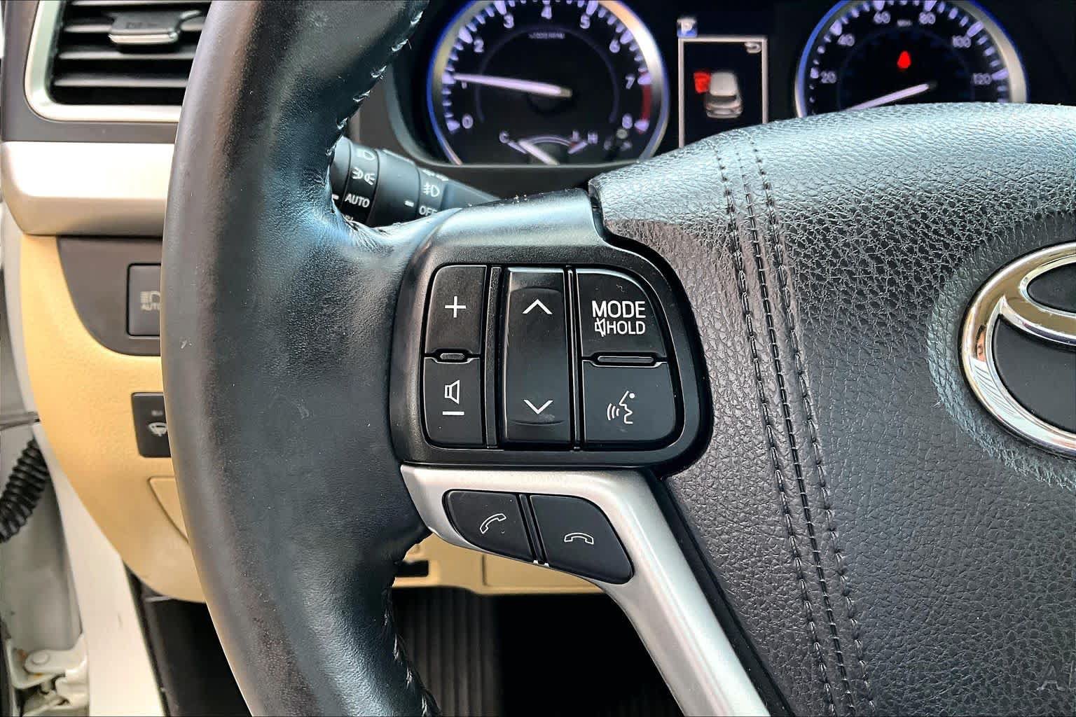 Certified 2019 Toyota Highlander XLE AWD/4WD image 22