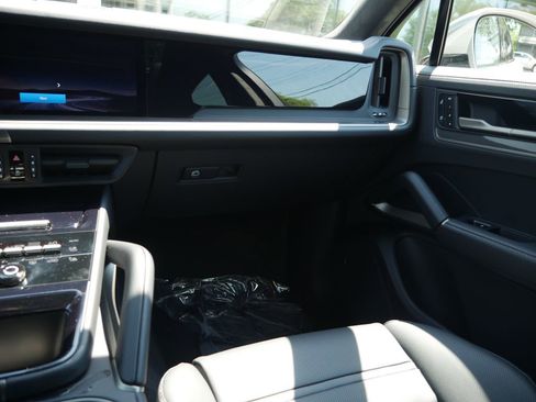New 2026 Porsche Cayenne Turbo AWD/4WD image 29