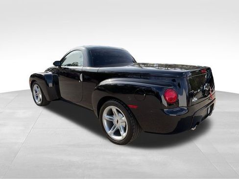 Used 2004 Chevrolet SSR w/ Preferred Equipment Group RWD image 6