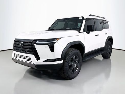 Used 2024 Lexus GX 550 image 3