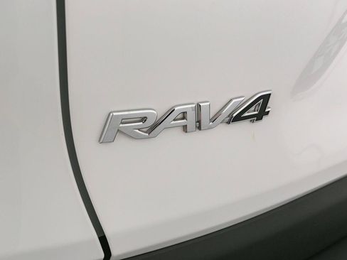 Used 2025 Toyota RAV4 XLE AWD/4WD image 10