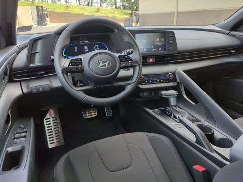 Certified 2025 Hyundai Elantra Sport FWD image 18