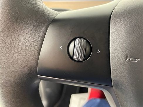 Used 2024 Tesla Model Y 2WD image 15