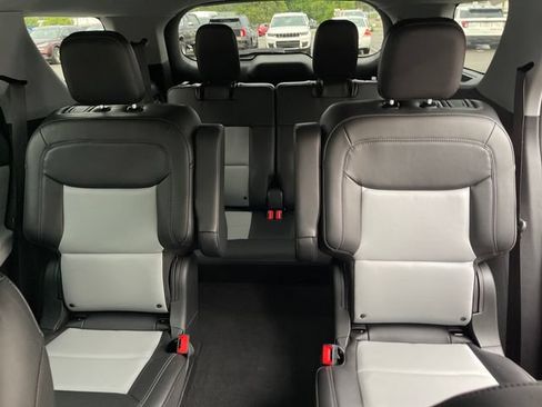 Used 2024 Ford Explorer XLT w/ Equipment Group 202A AWD/4WD image 27