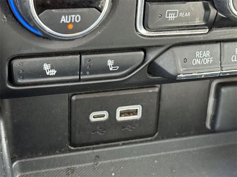 Used 2024 Chevrolet Suburban LT image 37