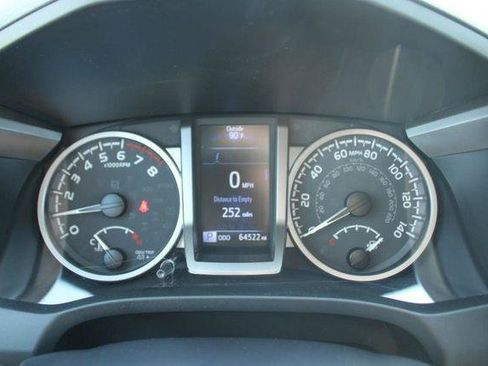 Certified 2022 Toyota Tacoma SR5 AWD/4WD image 18