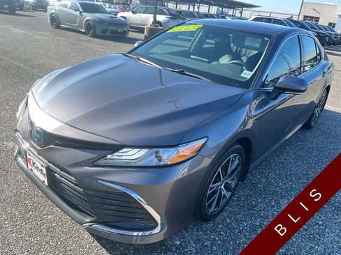 Used 2023 Toyota Camry XLE image 4