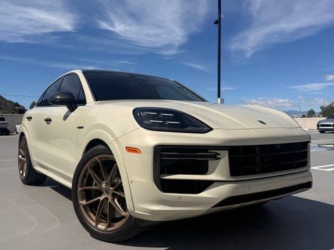 Certified 2026 Porsche Cayenne Turbo AWD/4WD image 2