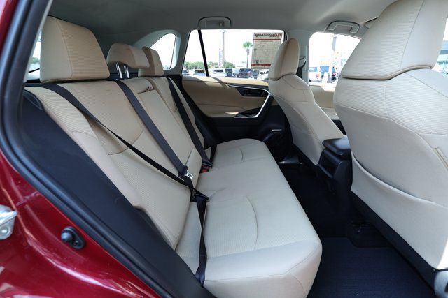 Used 2019 Toyota RAV4 LE FWD image 28