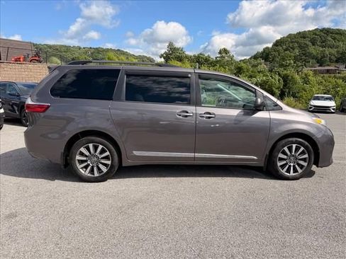 Used 2020 Toyota Sienna XLE w/ XLE Navigation Package AWD/4WD image 16