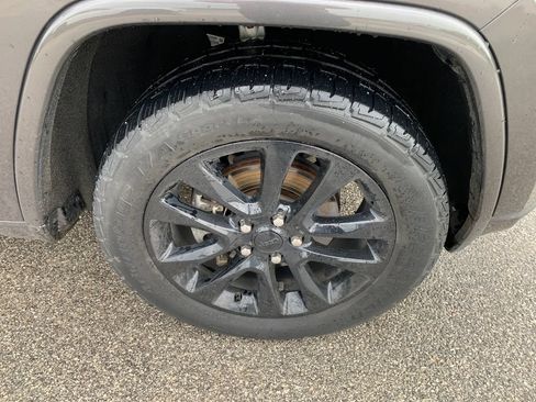 Used 2020 Jeep Grand Cherokee Altitude AWD/4WD image 12