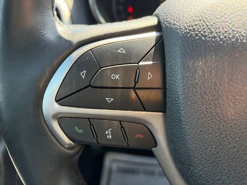 Used 2018 Jeep Grand Cherokee Altitude AWD/4WD image 15