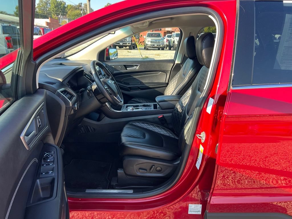 Used 2023 Ford Edge Titanium AWD/4WD image 11