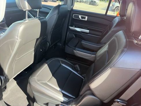 Used 2024 Ford Explorer XLT w/ Equipment Group 202A RWD image 10