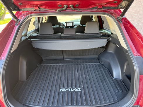 Used 2019 Toyota RAV4 XLE w/ Convenience Package image 19