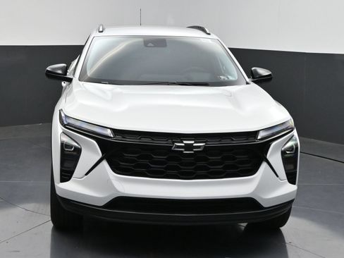 New 2026 Chevrolet Trax LT w/ Driver Confidence Package FWD image 2