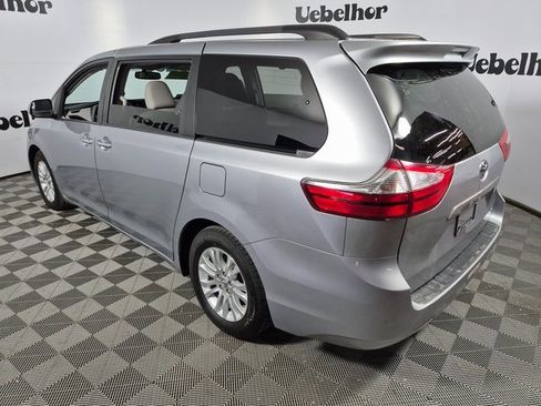 Used 2017 Toyota Sienna XLE image 4