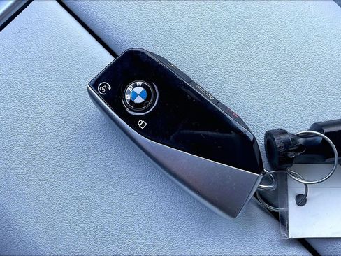 Used 2023 BMW X7 xDrive40i w/ Parking Assistance Package image 13