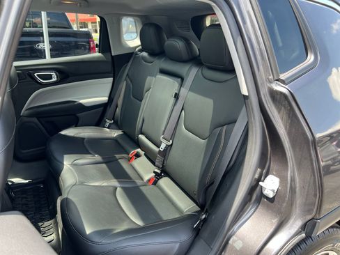 Used 2022 Jeep Compass Limited w/ Sun and Sound Group AWD/4WD image 37