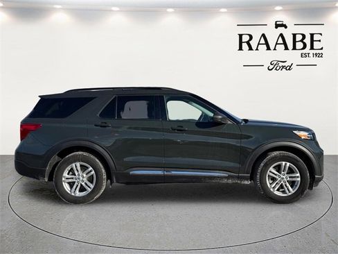 Used 2023 Ford Explorer XLT w/ Equipment Group 202A image 8